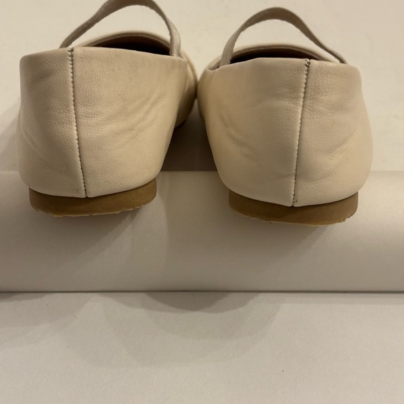 Girls Beige Mary Jane Studded Flats Size 9 - Picture 3 of 6